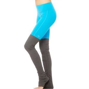 - Alo Yoga Turquoise Goddess Leggings
